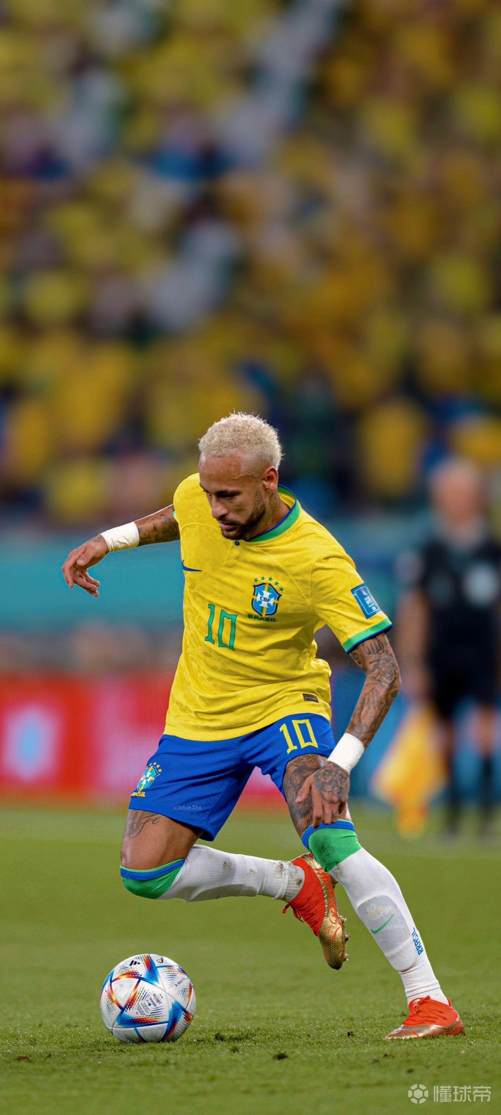 记者：曼联有意阿贾克斯17岁中场乔西-莫基奥（记者称曼联盯上阿贾克斯17岁中场新星乔西-莫基奥）