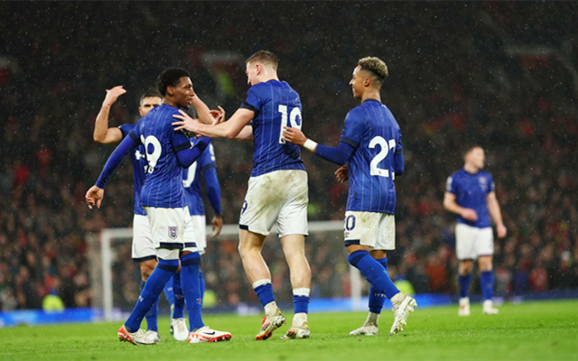 热那亚vs维罗纳：马利诺夫斯基、洛伦佐-科隆博首发，加利亚尔迪尼、焦瓦内出战（热那亚对阵维罗纳：马利诺夫斯基、洛伦佐-科隆博先发，加利亚尔迪尼与焦瓦内登场）